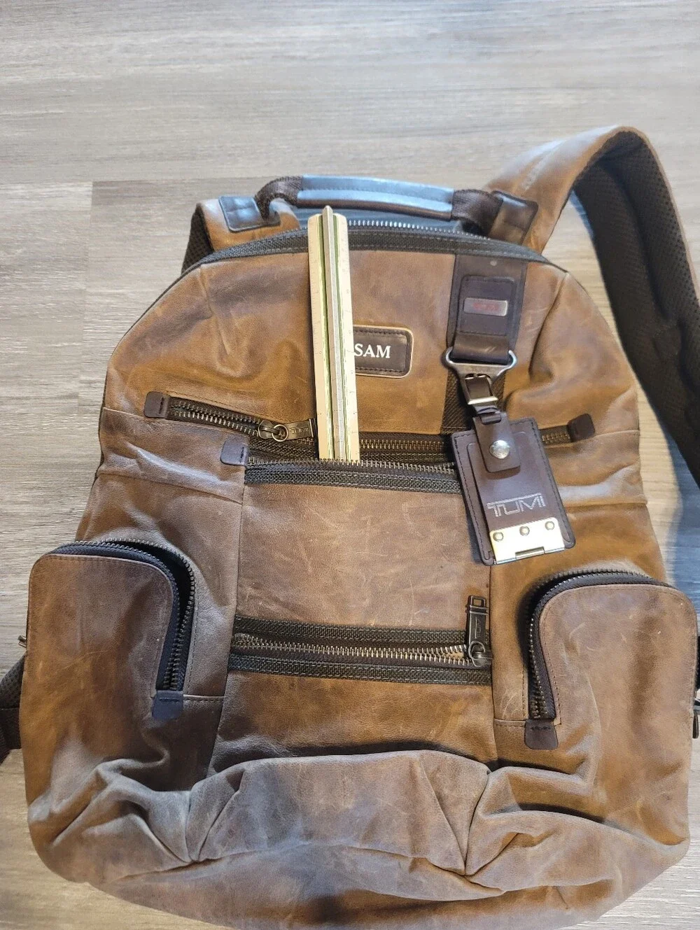 Tumi Premium, 100% full-grain leather TUMI Alpha Bravo 